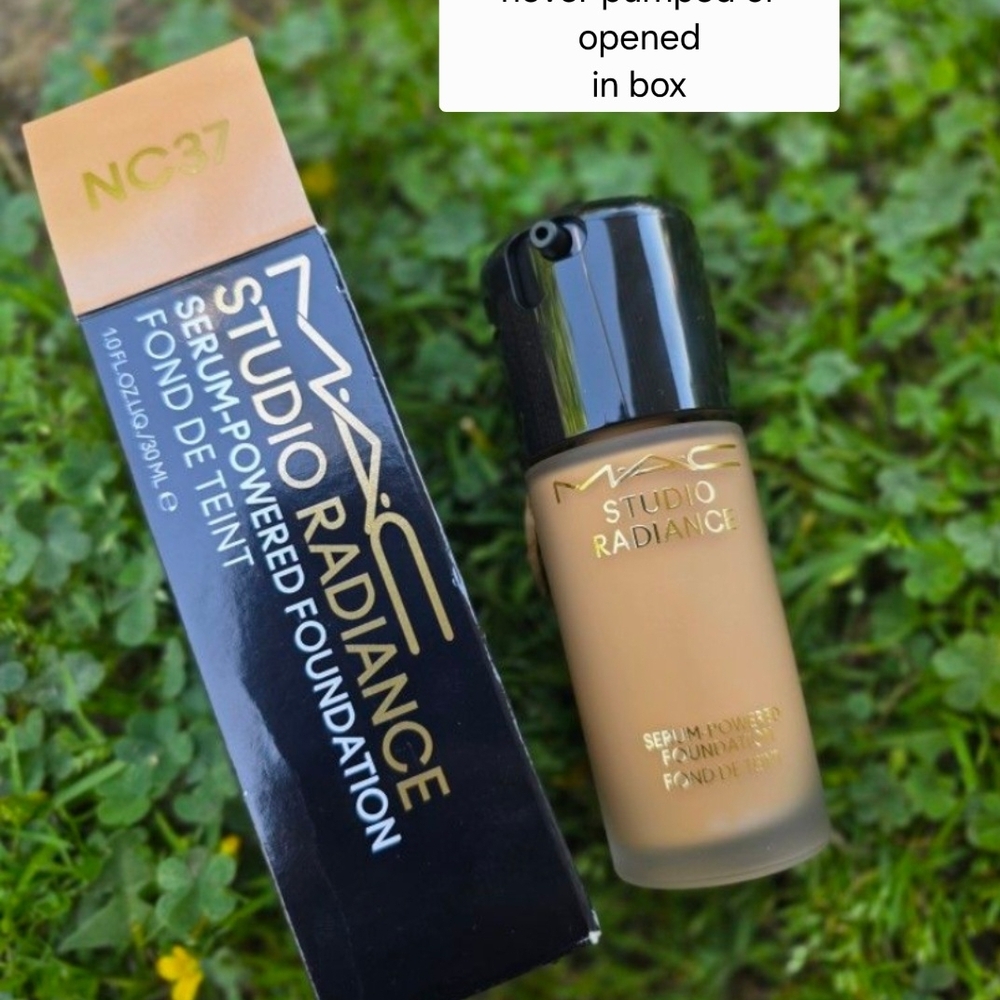 MAC Cosmetics Studio Radiance Foundation - NC37